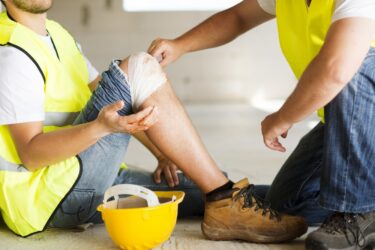 Gesetzliche Unfallversicherung – Regressanspruch bei grob fahrlässig verursachtem Arbeitsunfall
