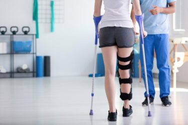 Private Unfallversicherung – unfallbedingte Versteifung eines Beines