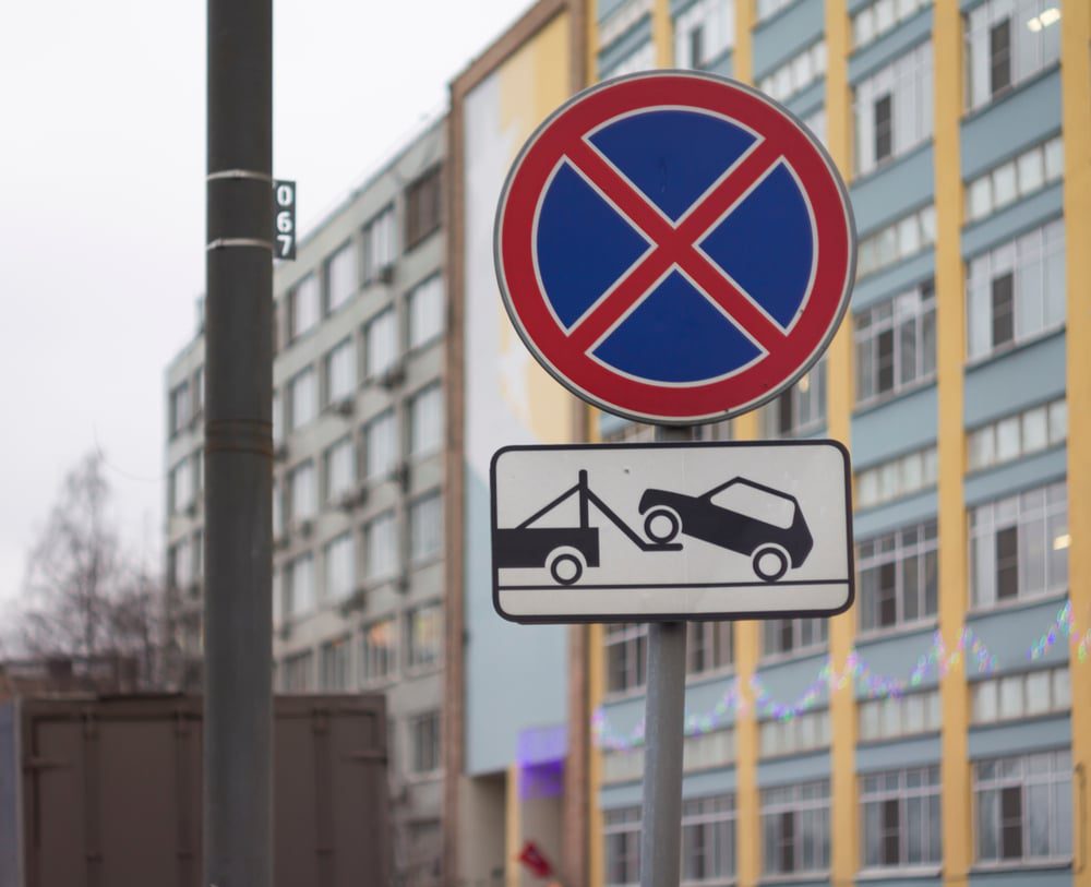 Verkehrsunfall: Mithaftung bei Parken im absoluten Halteverbot
